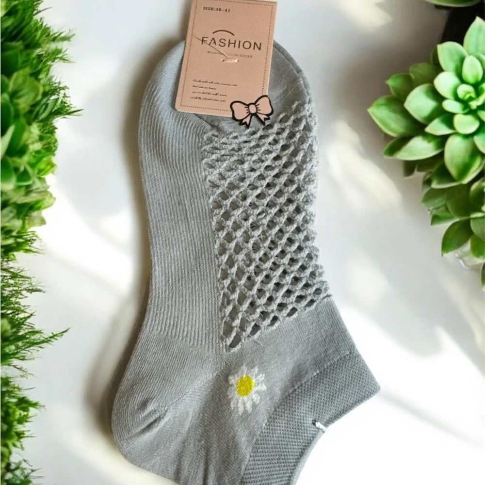 Gray Ankle-Length Socks with Breathable Mesh Pattern